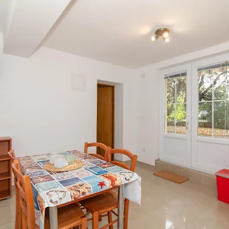 Ip - 200 M From Sea Apartment